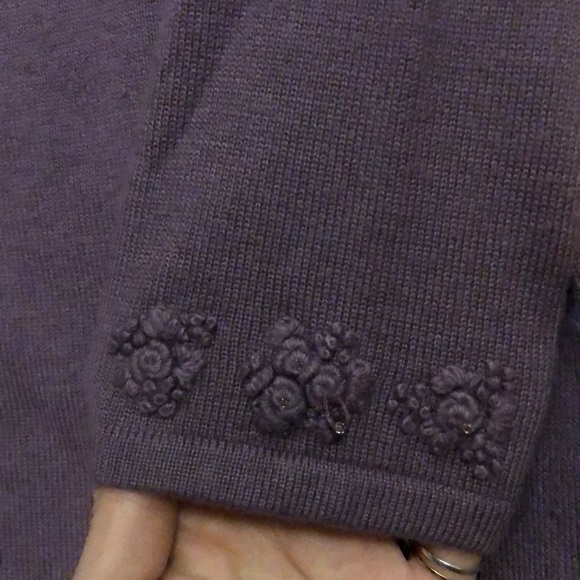 Sag Harbor Petite lightweight 3/4 sleeve embroidered sweater - Picture 4 of 5